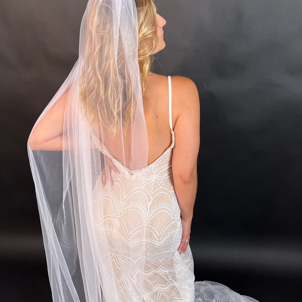 Elegant Lace Bridal Gown - Picture 5 of 8